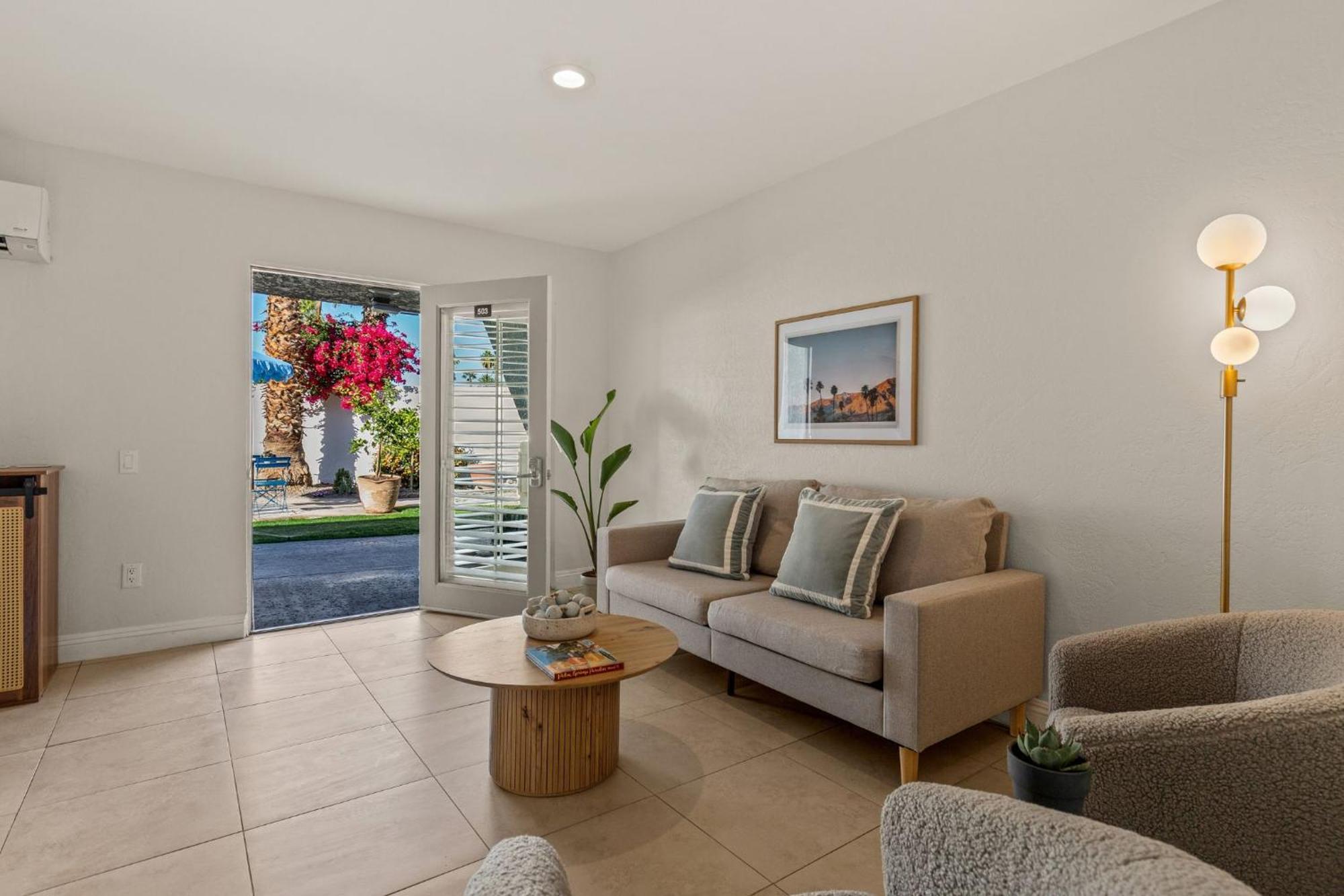 Casa Oliver Hotel & Resort - A Men'S Clothing Optional Resort In Palm Springs Extérieur photo