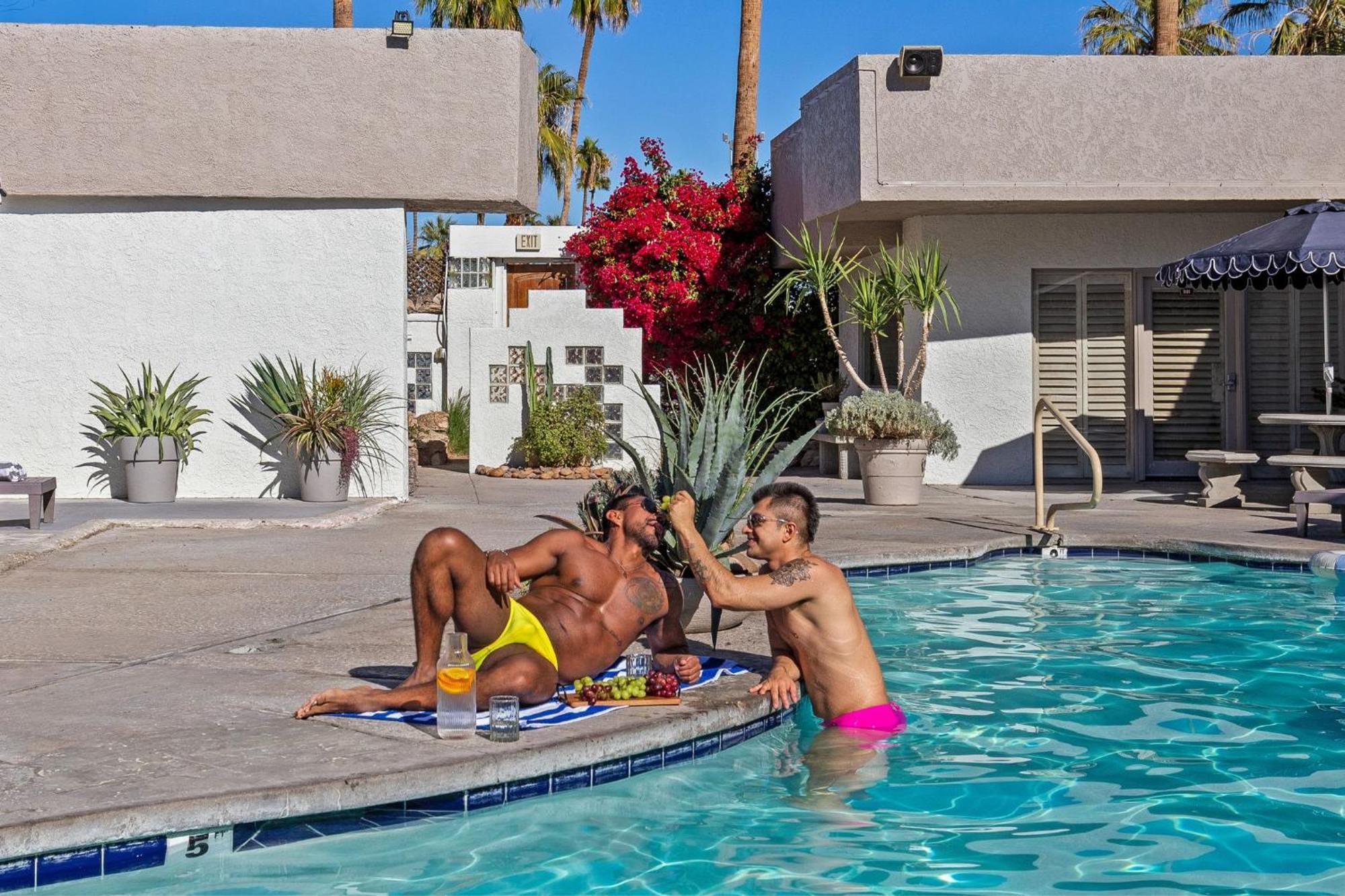 Casa Oliver Hotel & Resort - A Men'S Clothing Optional Resort In Palm Springs Extérieur photo